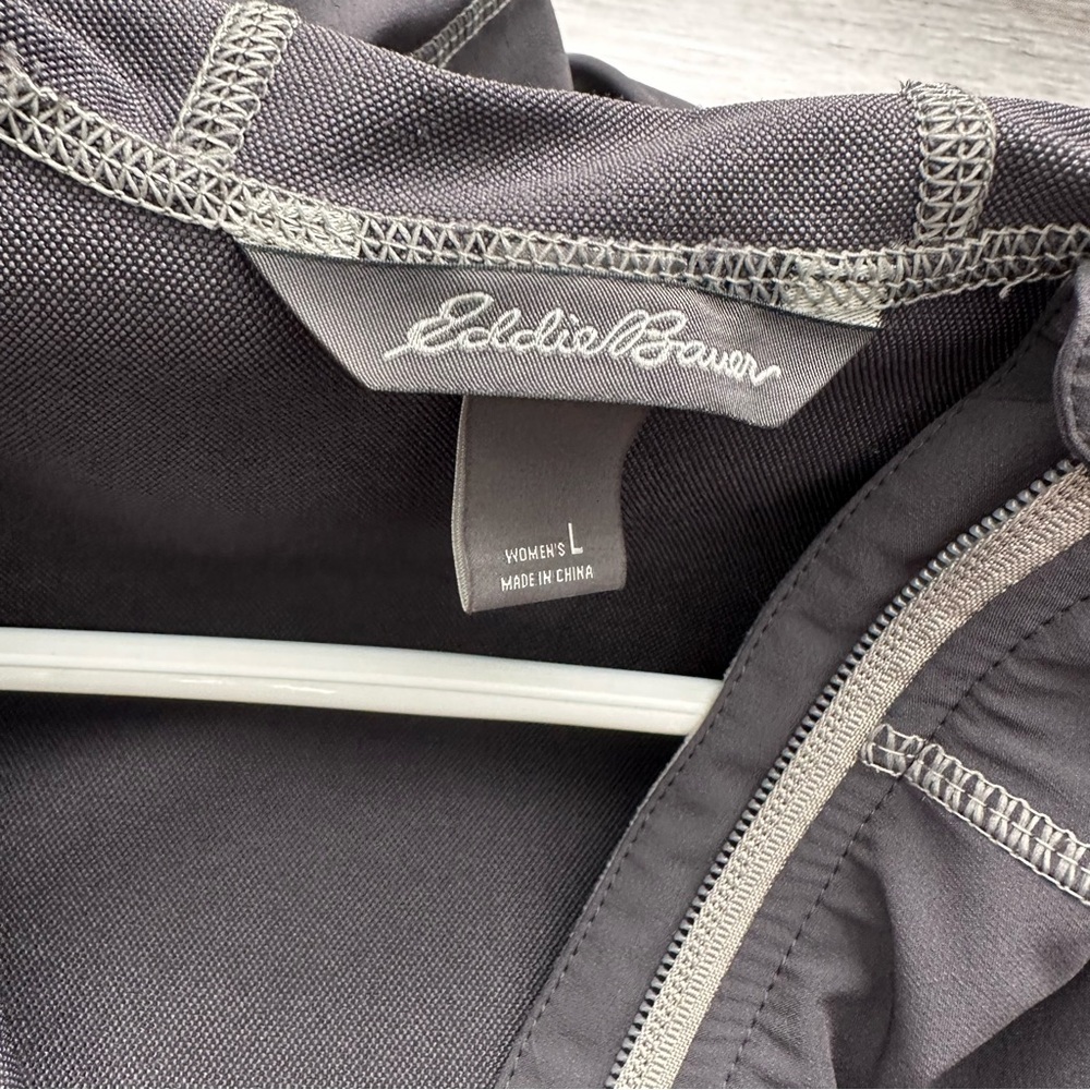 Women’s Eddie Bauer light rain jacket - Picture 2 of 2